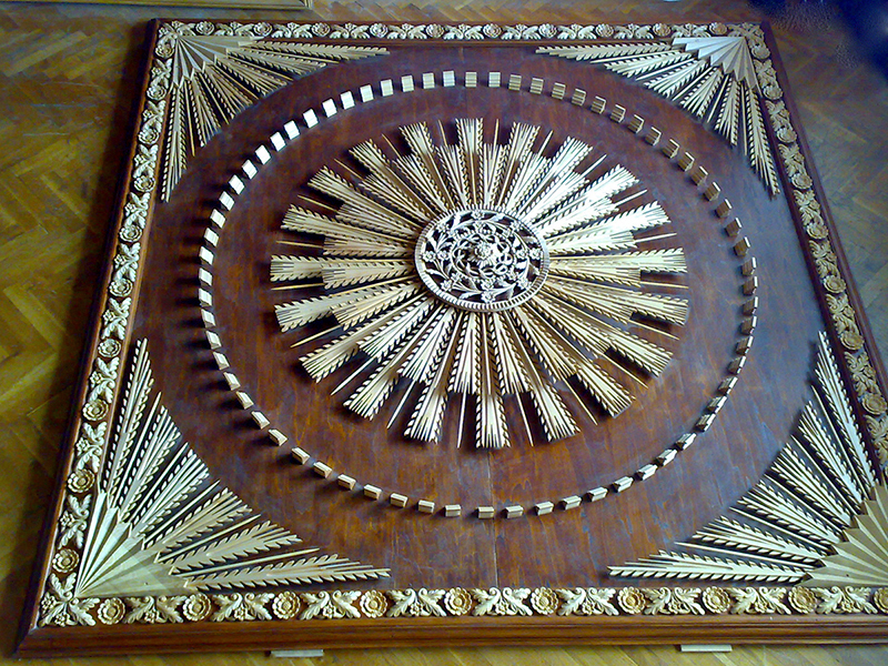 Talla artística para techo «Sol» – obra única de autor – 240 × 240 cm