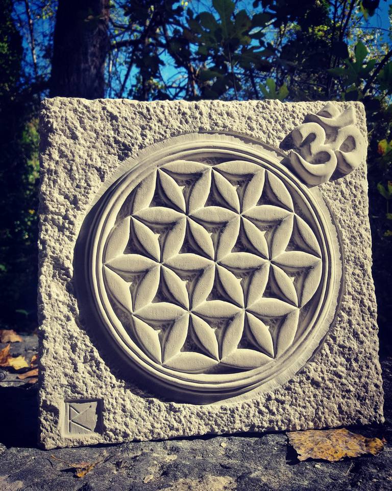 Escultura flor de la vida con detalle de Om — Raul Caro