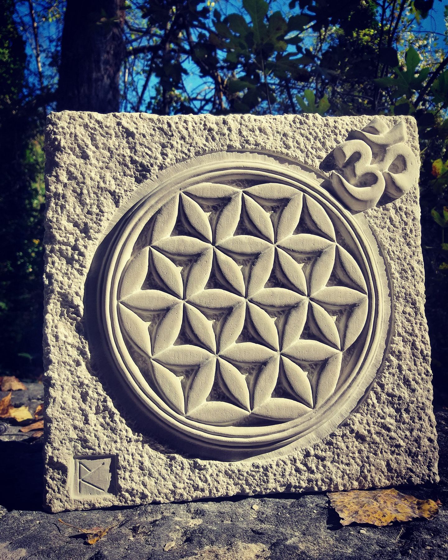 Escultura flor de la vida con detalle de Om — Raul Caro